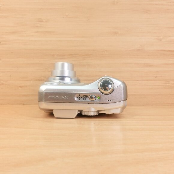 Nikon Coolpix E3200 / 3.2MP Digital Camera / Compact Point-and-Shoot / Silver - Picture 5 of 7